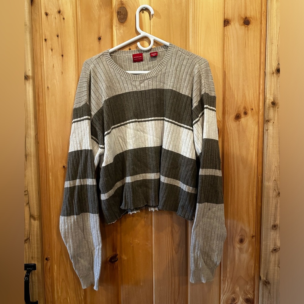 XL Arrow Long Sleeve Slightly Cropped